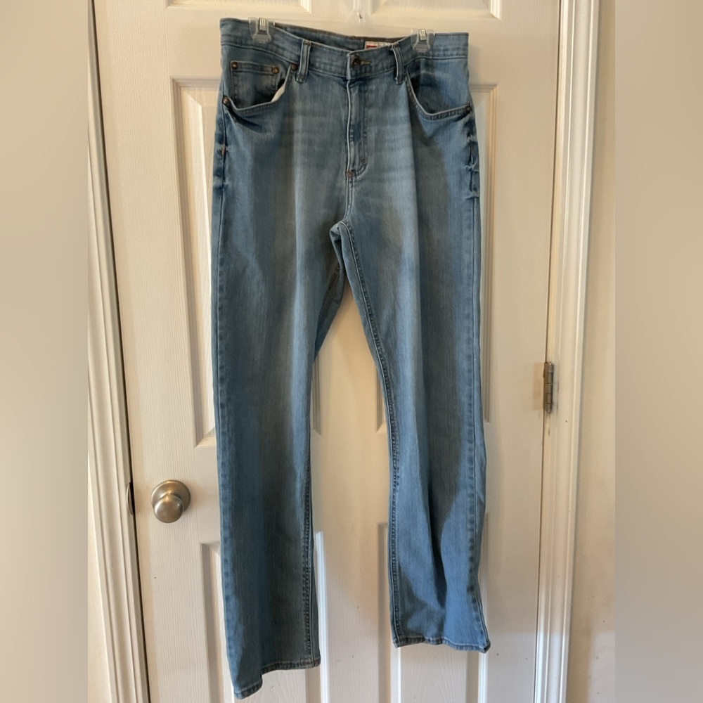 Wrangler Men’s Straight Fit Blue Size 32x32 Jeans